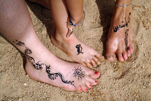 Imagen ilustrativa del artículo Tatuajes temporarios de henna